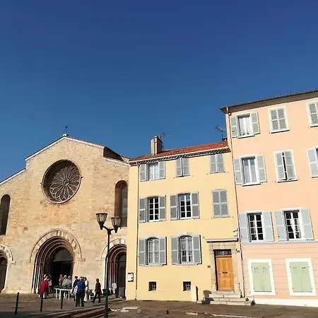 Les Jardins Du Luxembourg Apartment
